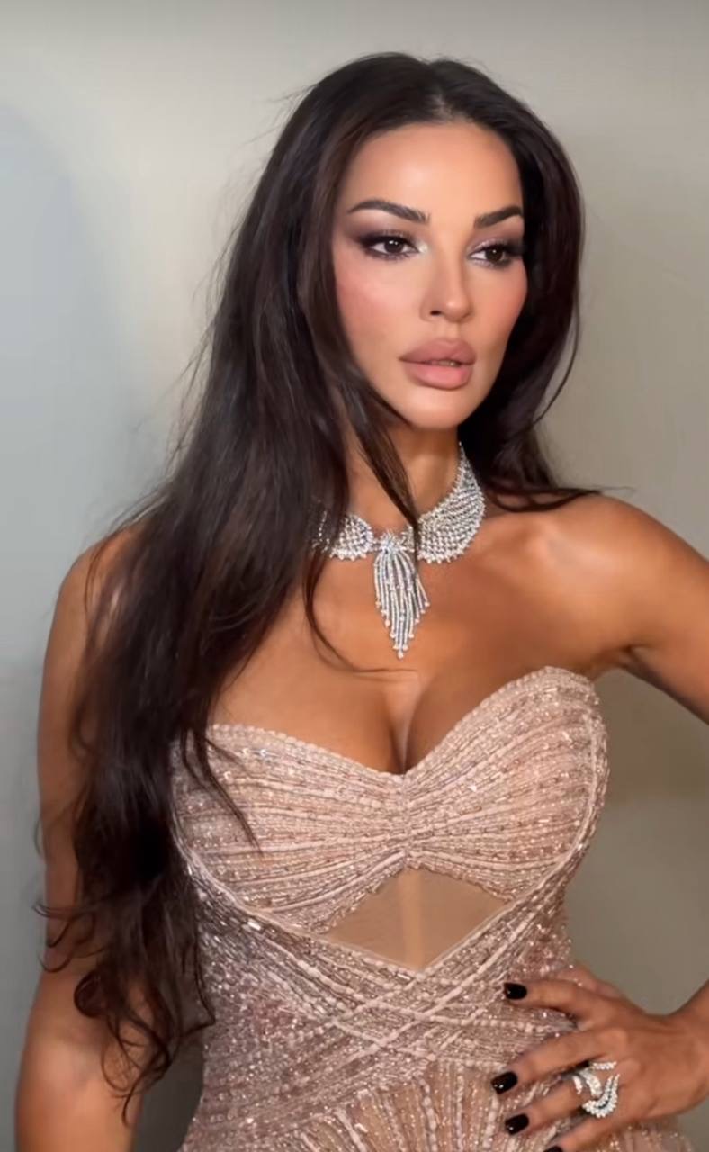 نادين نجيم بفستان جريء وأنيق في حفل ملك جمال لبنان 2025