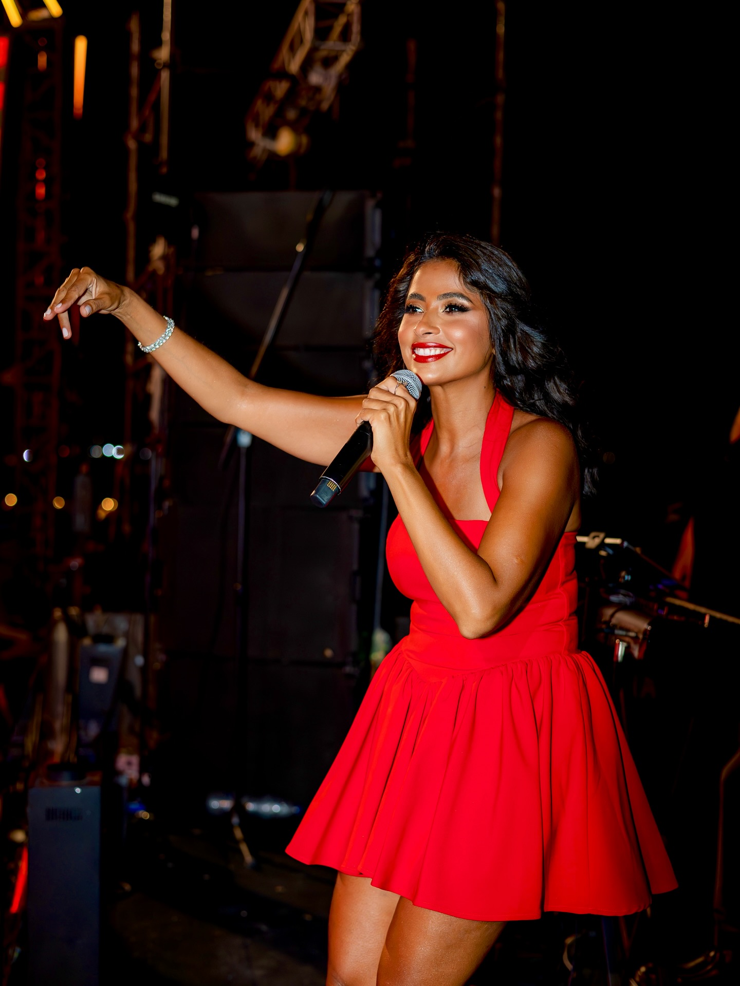 سعر فستان روبي في حفل العلمين الجديدة