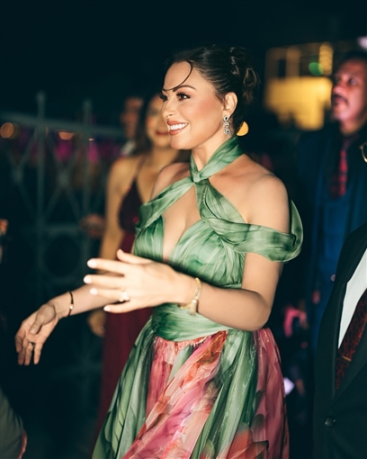 نرمين الفقي بفستان شيفون في افتتاح مهرجان الغردقة