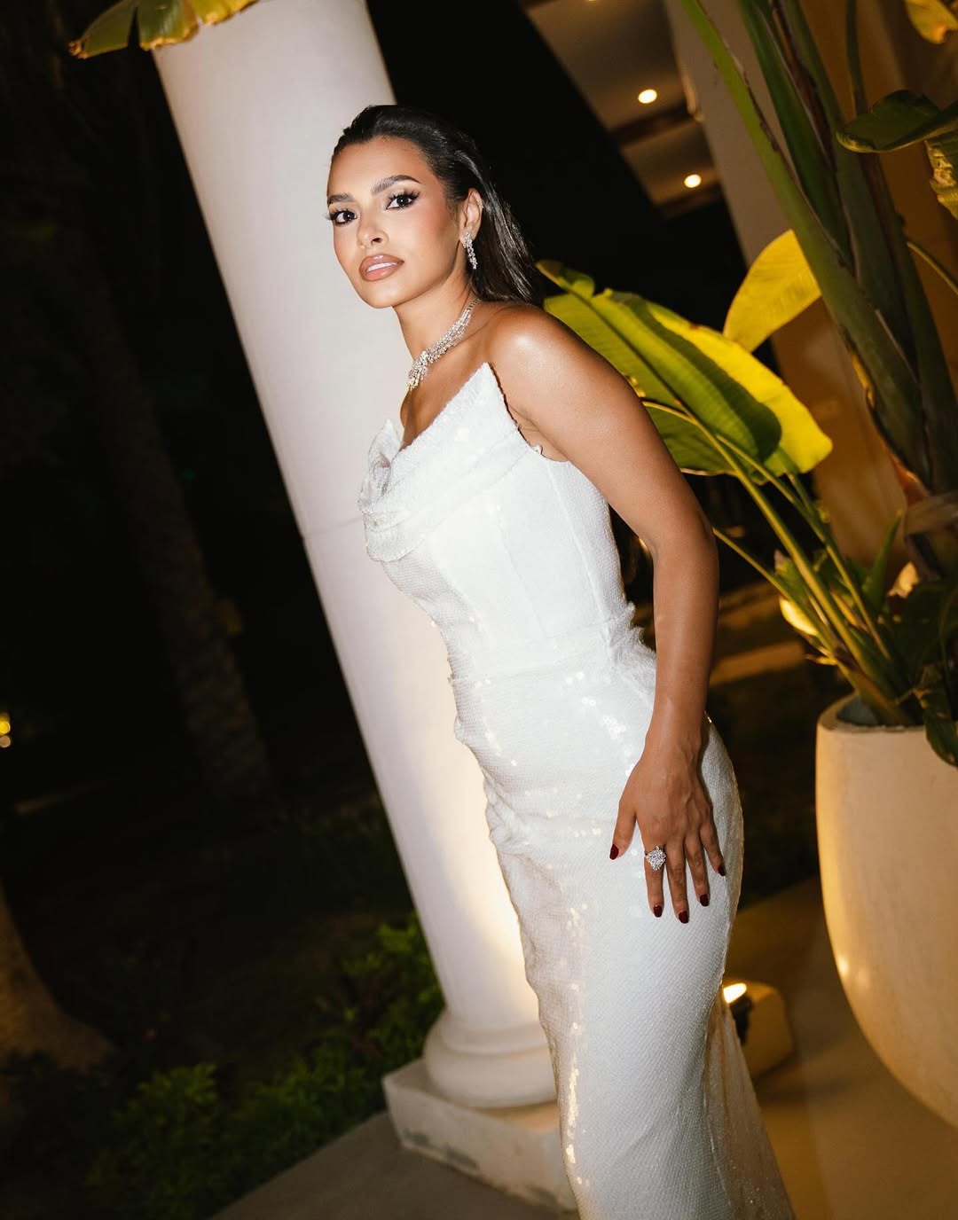 كارمن سليمان براقة بالأبيض بحفلها الأخير في القاهرة