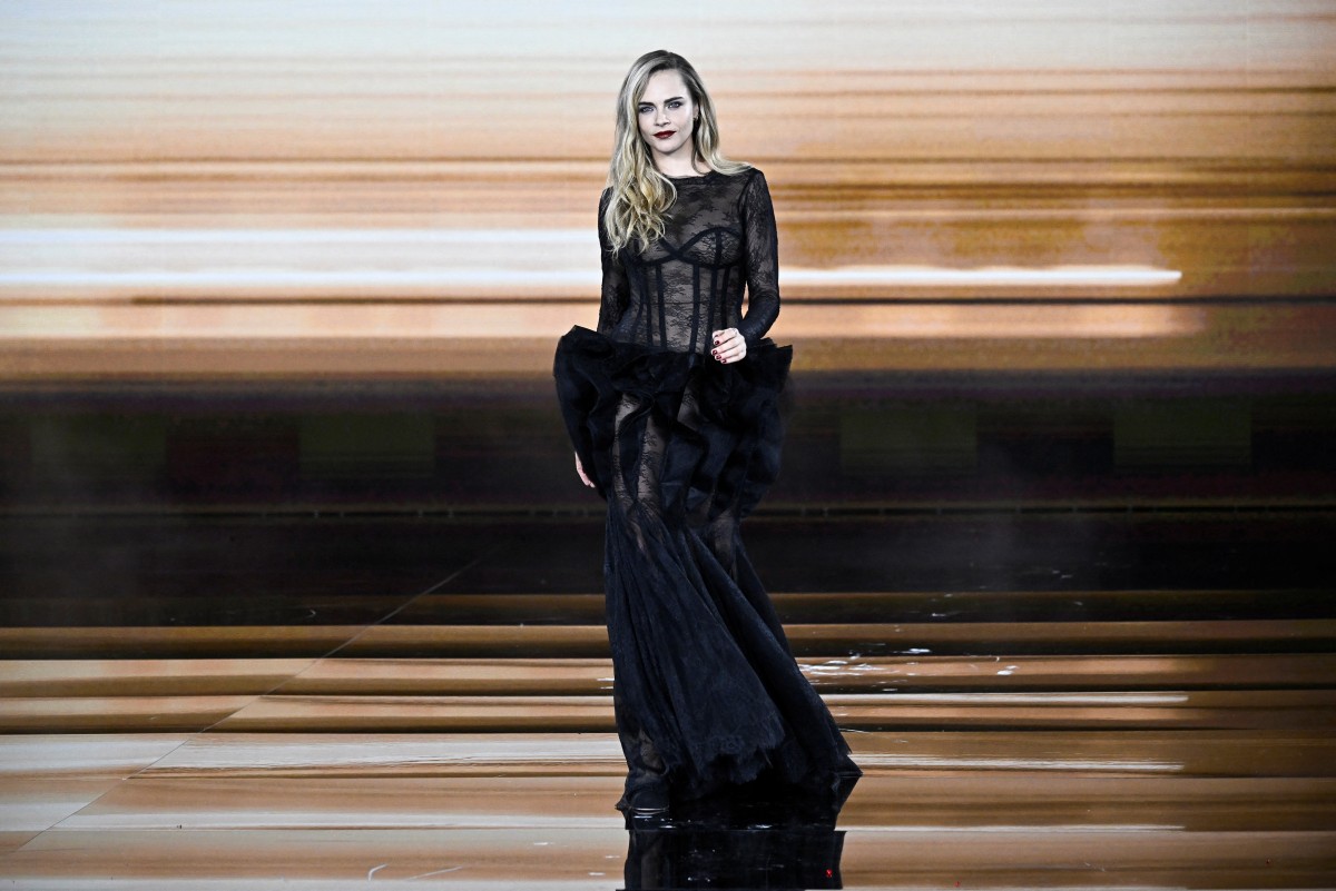 أسيل عمران وكيندال جينر.. أناقة النجمات في عرض لوريال باريس