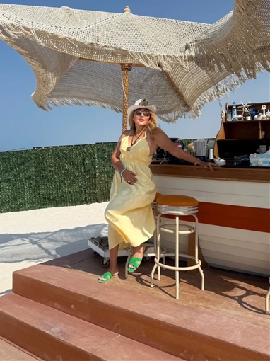 نادية الجندي في أحدث جلسة تصوير من الساحل الشمالي