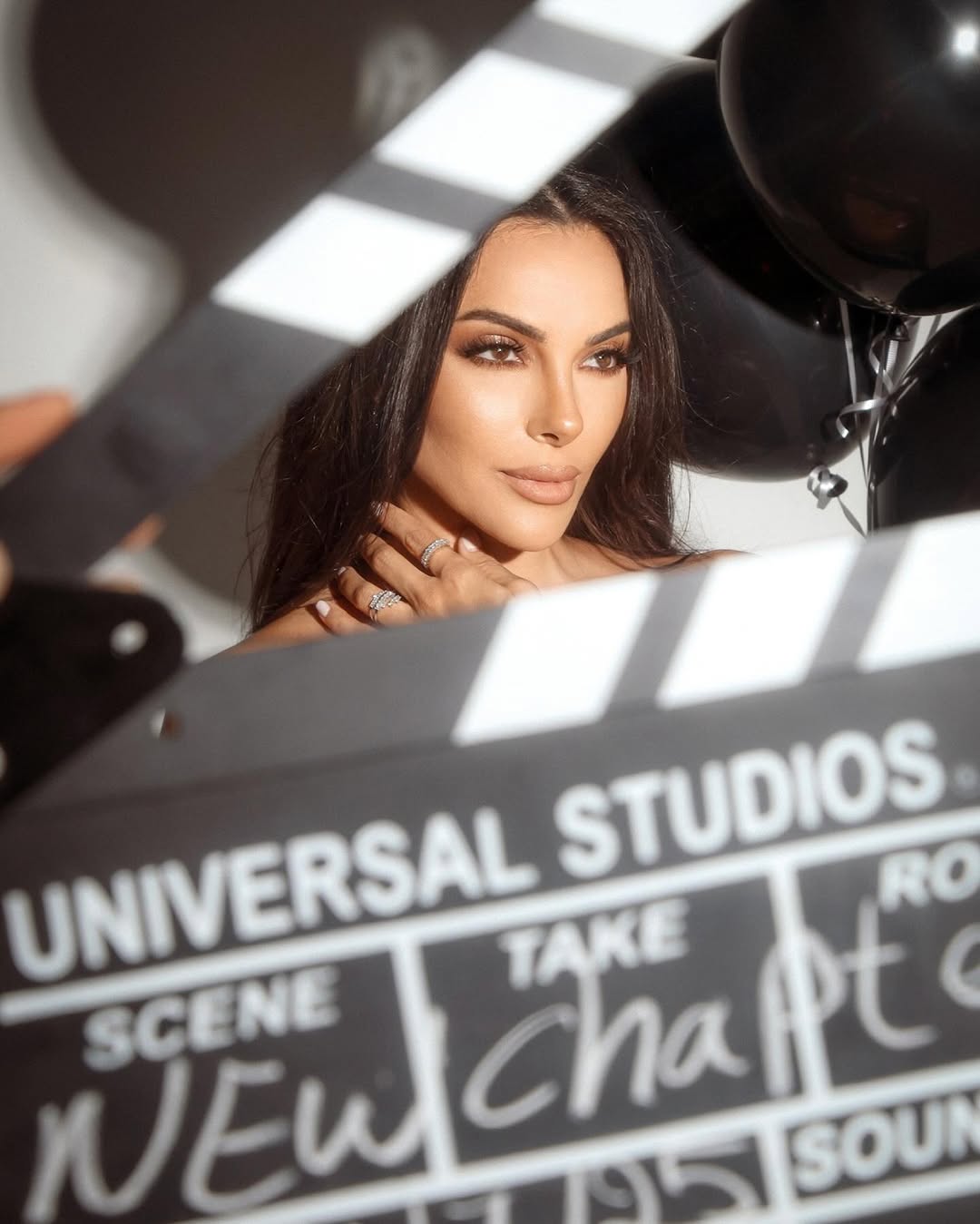 ساشا دحدوح براقة في جلسة تصوير سينمائية بمناسبة ميلادها