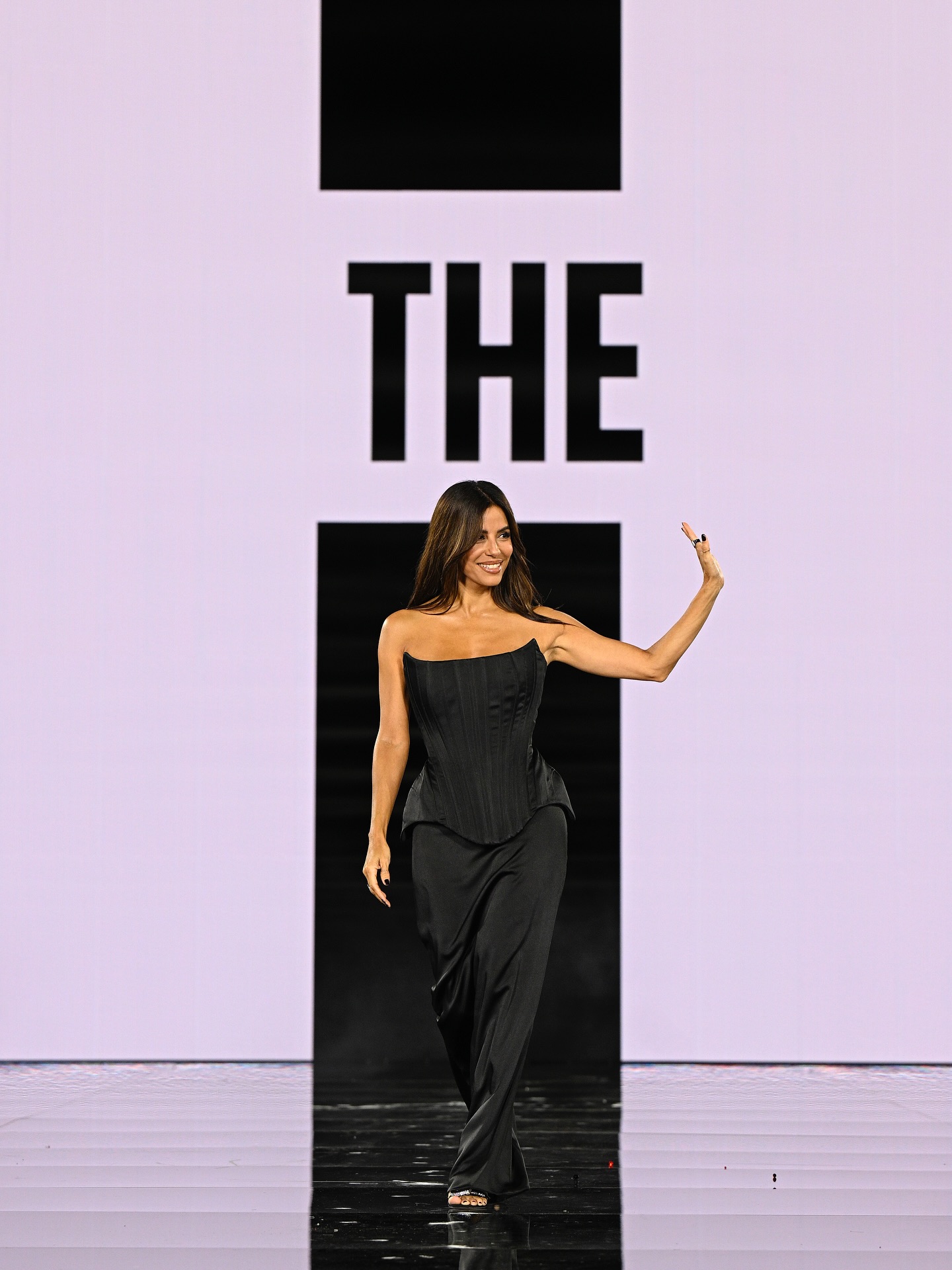 أسيل عمران وكيندال جينر.. أناقة النجمات في عرض لوريال باريس