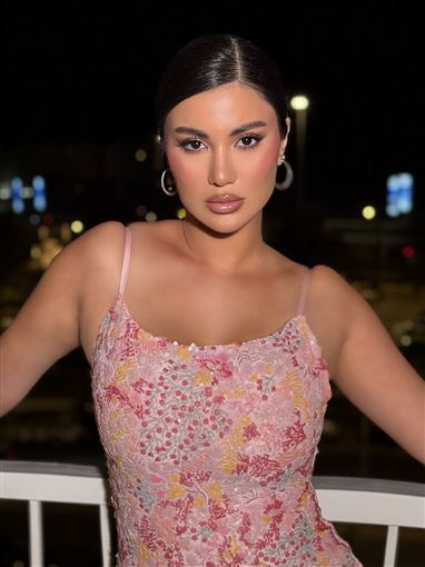 هدى الإتربي بفستان وردي بظهر مكشوف.. تعرف على سعره