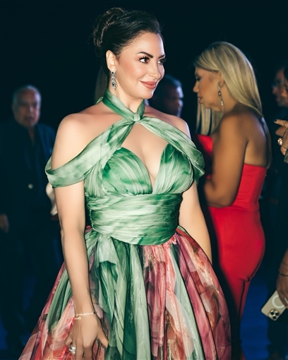 نرمين الفقي بفستان شيفون في افتتاح مهرجان الغردقة