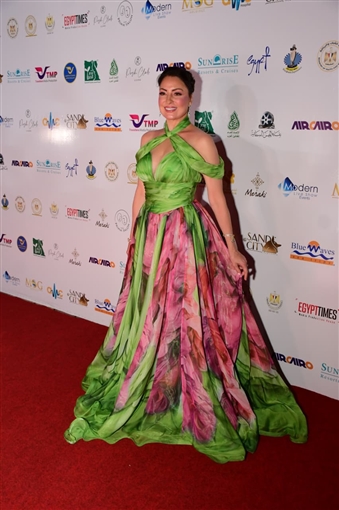 نرمين الفقي بفستان شيفون في افتتاح مهرجان الغردقة