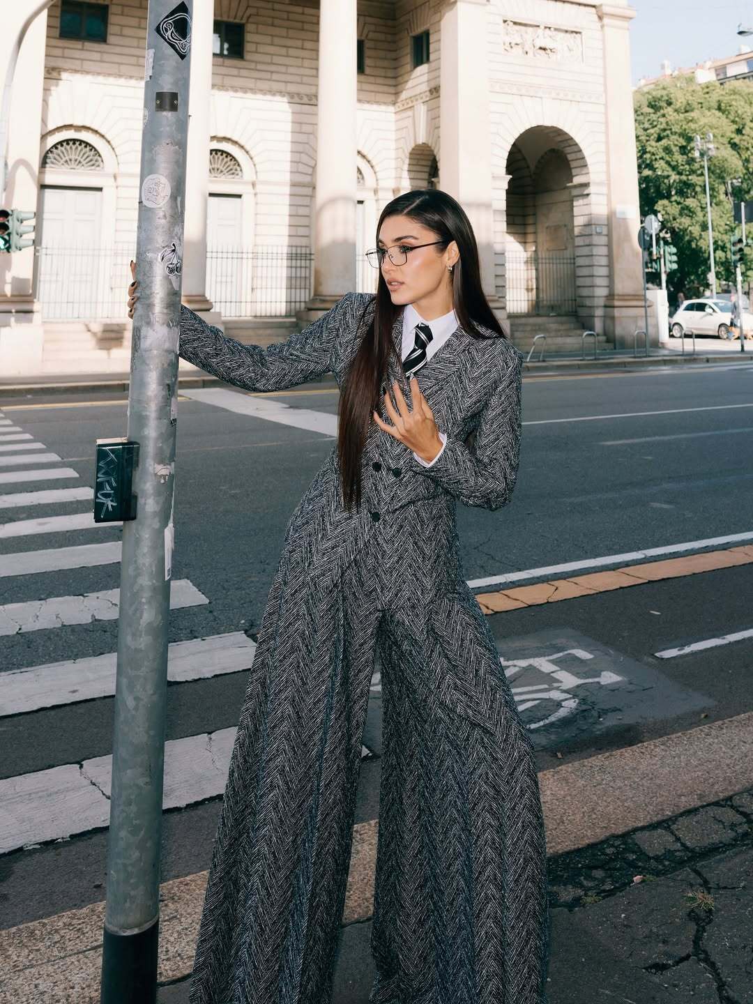 ‎هاندا أرتشيل تجمع بين القوة والأنوثة بعرض “بوس” في ميلانو