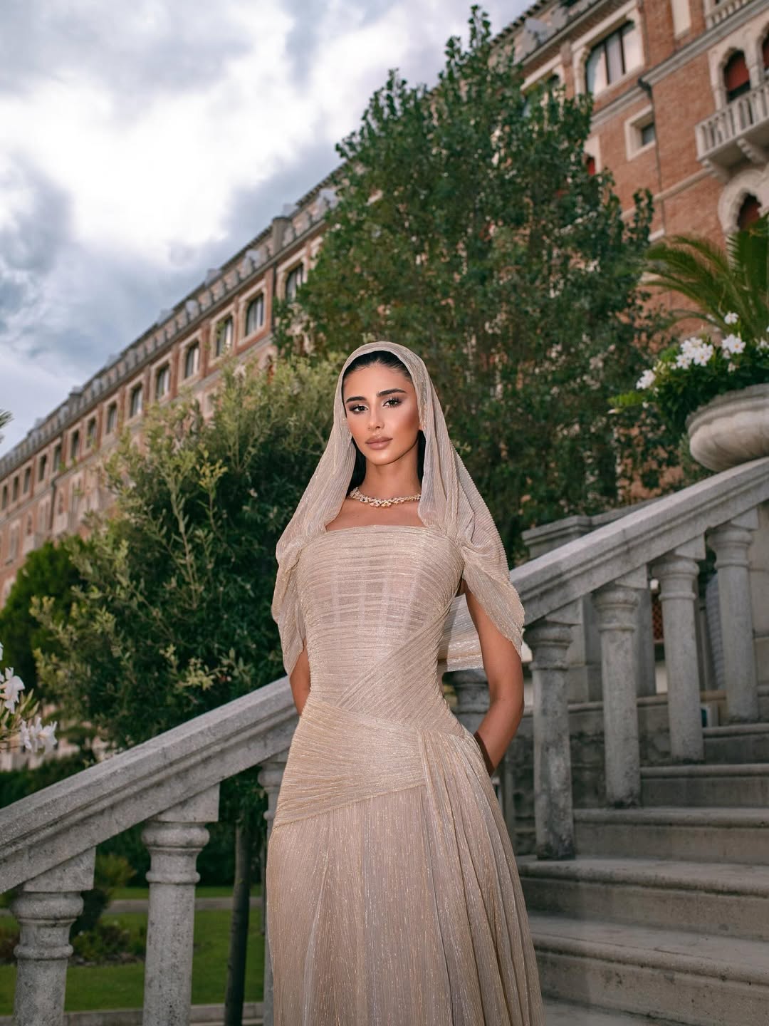 تصميم رامي قاضي يمنح رهف الحربي لمسة ملكية ب مهرجان فينيسيا