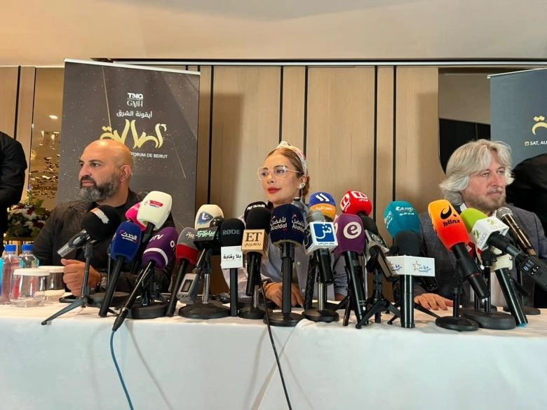 فستان قصير يجمع الجرأة والأنوثة يميز إطلالة مايا دياب