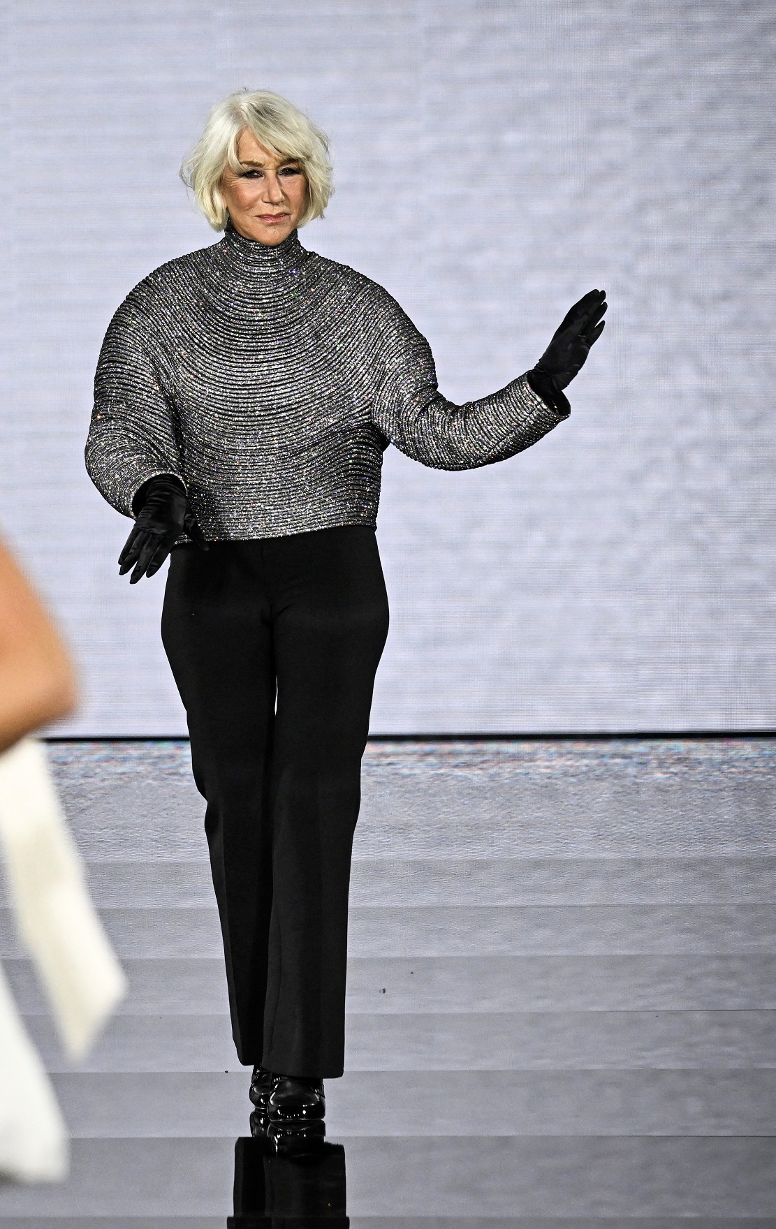 أسيل عمران وكيندال جينر.. أناقة النجمات في عرض لوريال باريس