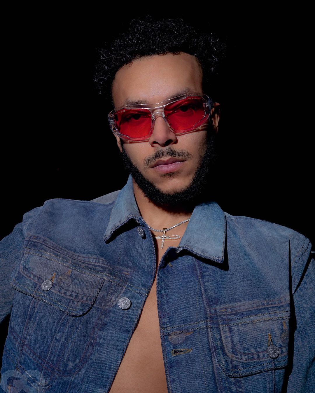 After his release of "Ezz Al-Arab", he will sing in the final of the